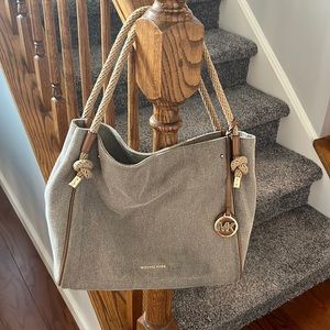 Michael Kors Isla Large Tote Grab Bag - Color: Natural